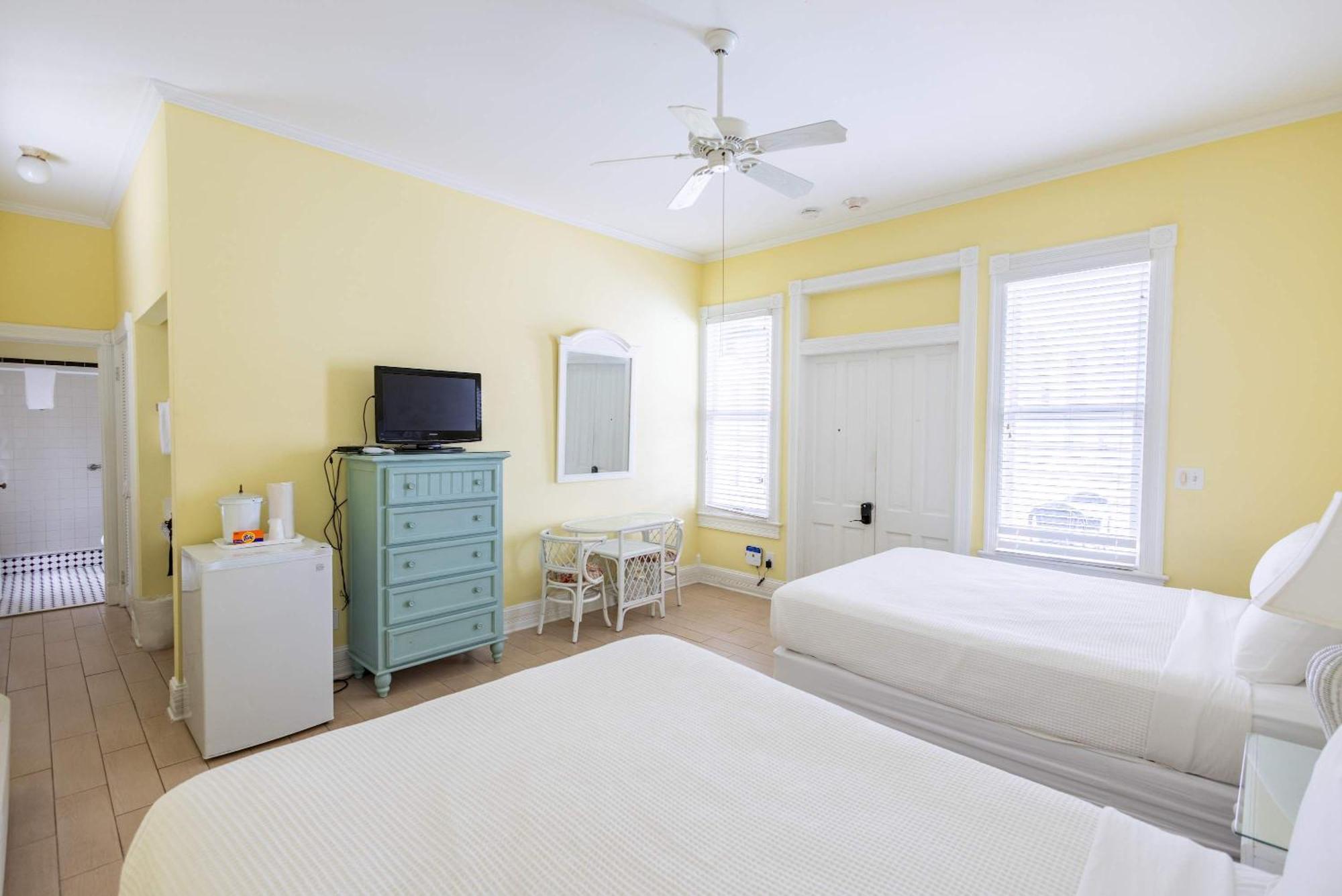 Deluxe Queen At The Curry Mansion - Parking & Heated Pool! Key West Zewnętrze zdjęcie